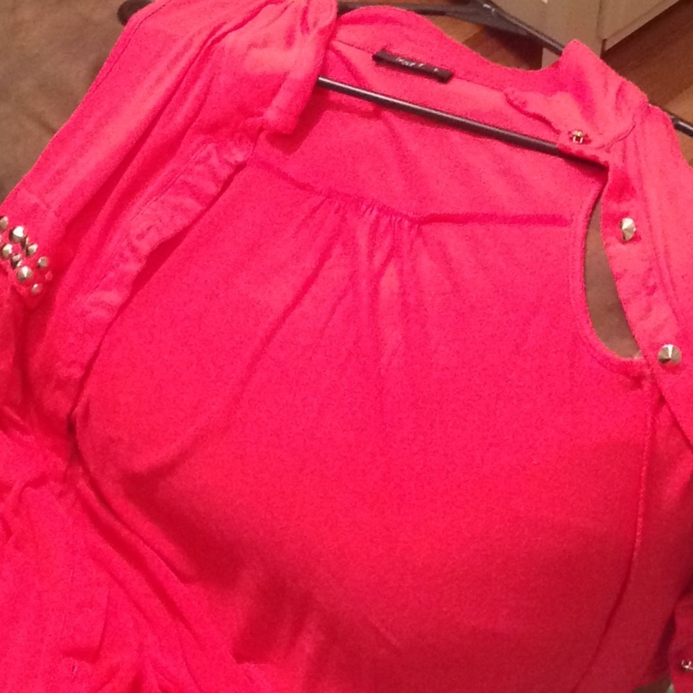 A salmon color vest